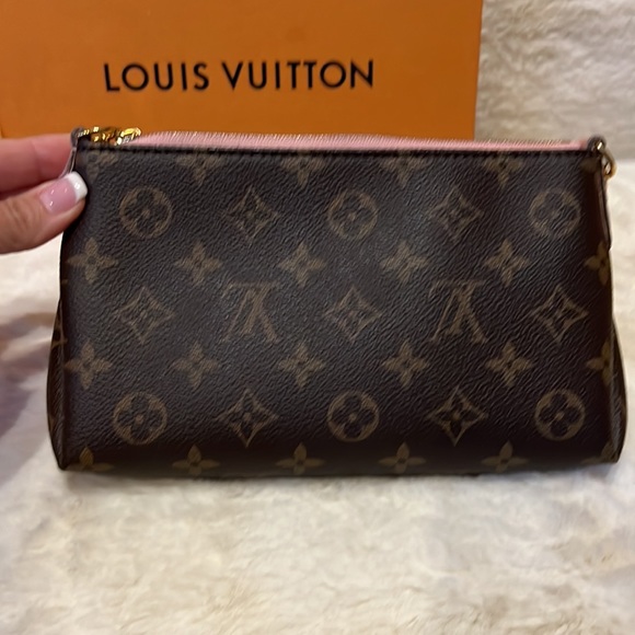 Authentic Louis Vuitton Pallas - Picture 3 of 16